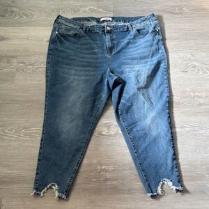 ARULA Frayed Hem Cropped Jeans, Size 22